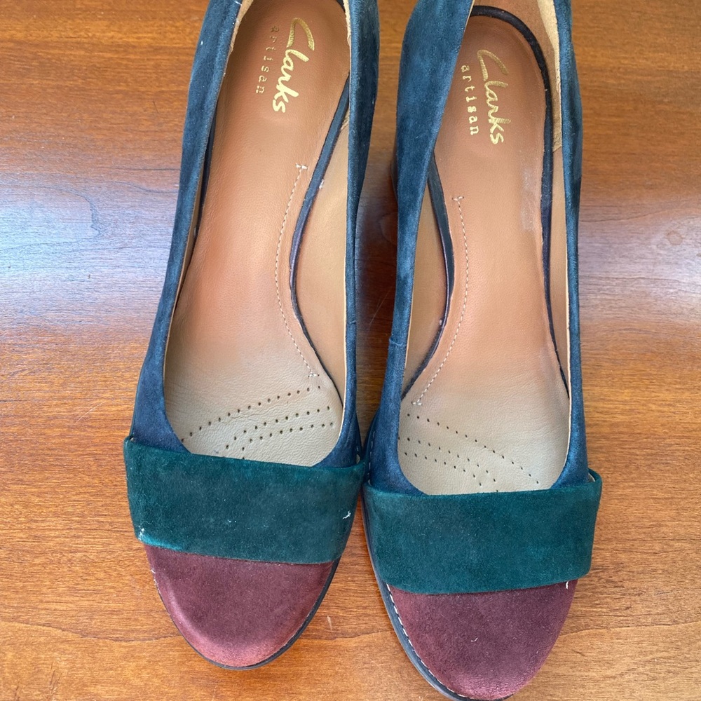 Never worn Clark’s tri-colored 2 inch heels